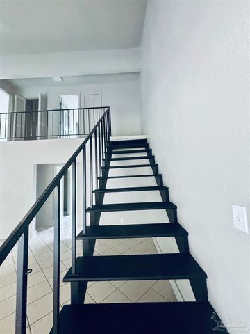 4733 Huron Dr, Pensacola, FL 32507