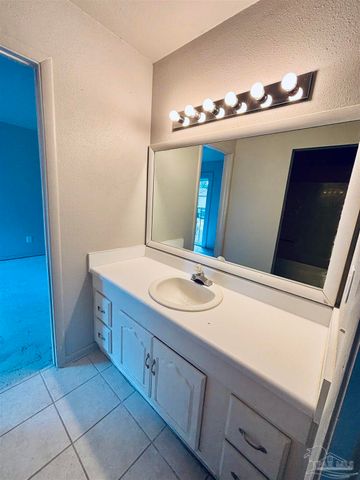 4733 Huron Dr, Pensacola, FL 32507