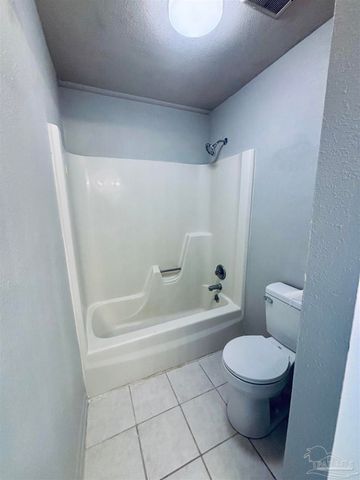 4733 Huron Dr, Pensacola, FL 32507