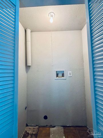 4733 Huron Dr, Pensacola, FL 32507