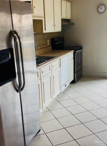 4733 Huron Dr, Pensacola, FL 32507