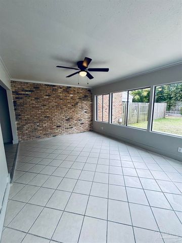 4733 Huron Dr, Pensacola, FL 32507