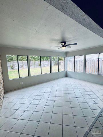 4733 Huron Dr, Pensacola, FL 32507