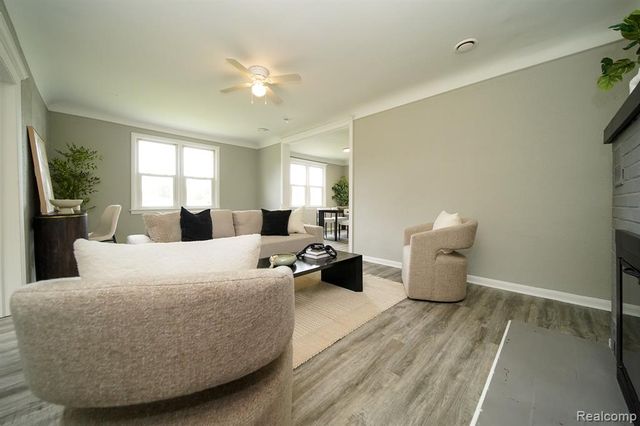 36807 Jefferson Avenue, Harrison Twp, MI 48045