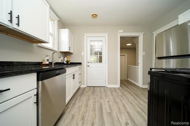 36807 Jefferson Avenue, Harrison Twp, MI 48045