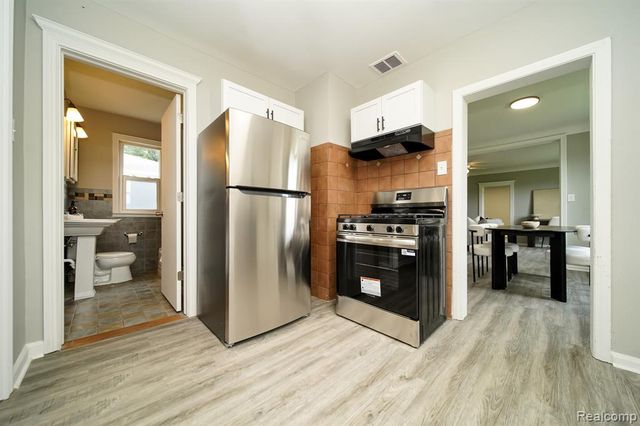 36807 Jefferson Avenue, Harrison Twp, MI 48045