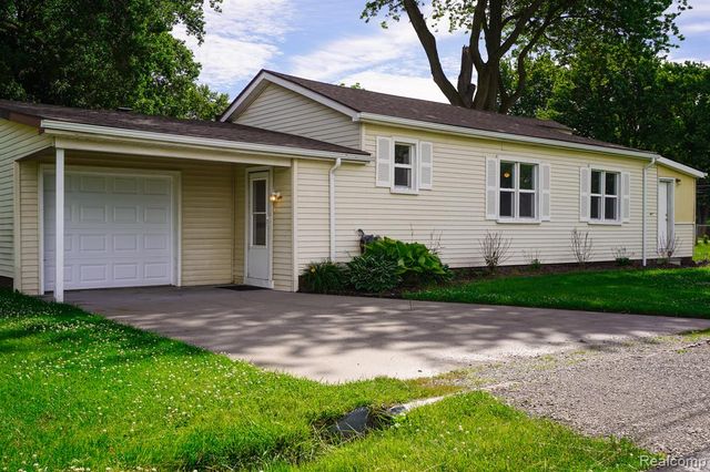 36807 Jefferson Avenue, Harrison Twp, MI 48045