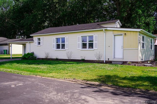 36807 Jefferson Avenue, Harrison Twp, MI 48045