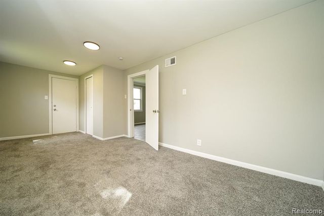 36807 Jefferson Avenue, Harrison Twp, MI 48045