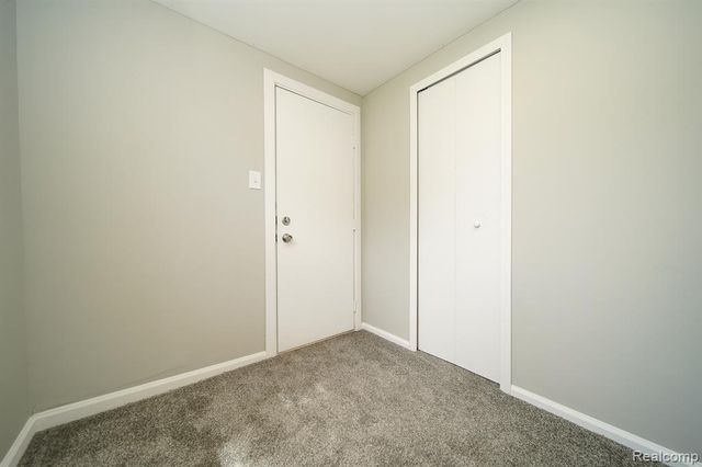 36807 Jefferson Avenue, Harrison Twp, MI 48045