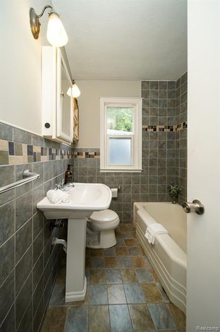 36807 Jefferson Avenue, Harrison Twp, MI 48045