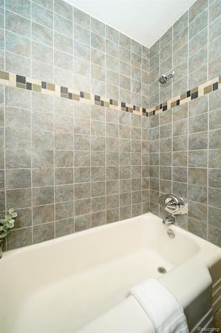36807 Jefferson Avenue, Harrison Twp, MI 48045