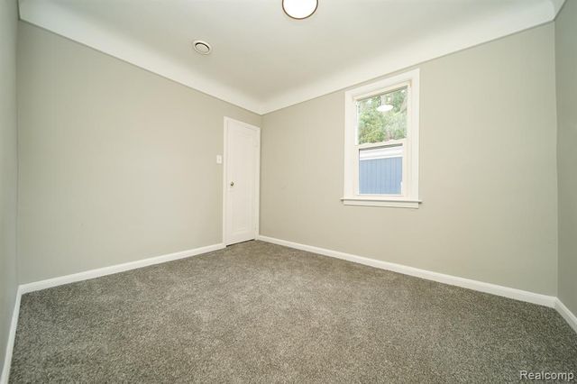 36807 Jefferson Avenue, Harrison Twp, MI 48045