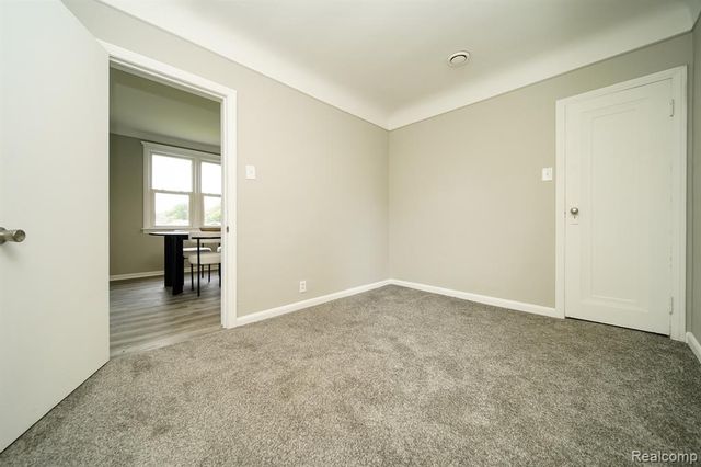 36807 Jefferson Avenue, Harrison Twp, MI 48045