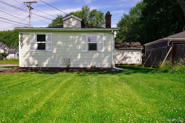 36807 Jefferson Avenue, Harrison Twp, MI 48045