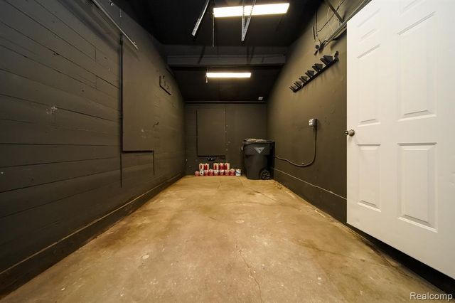 36807 Jefferson Avenue, Harrison Twp, MI 48045