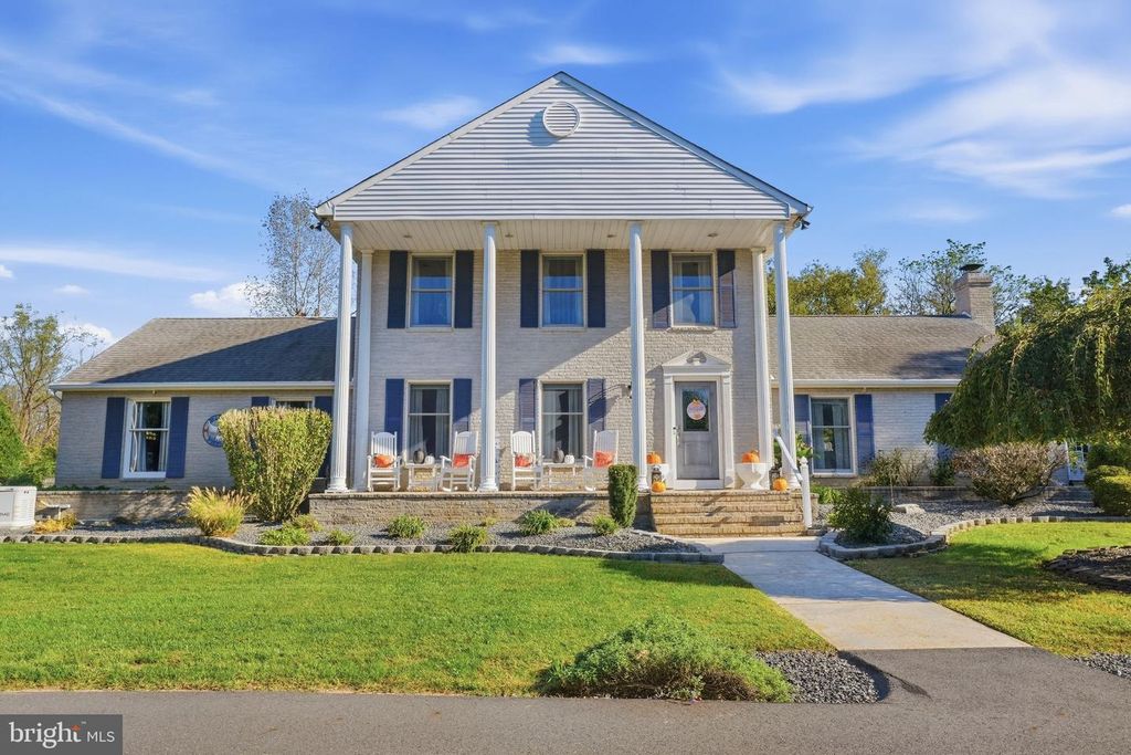 827 WRIGHTSTOWN RD, COLUMBUS, NJ 08022 — exterior