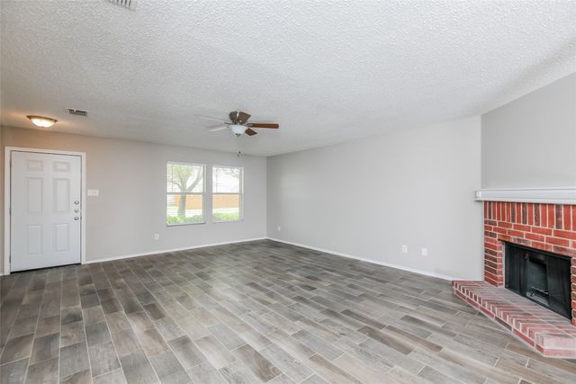 6051 Guilia Drive, Grand Prairie, TX 75052