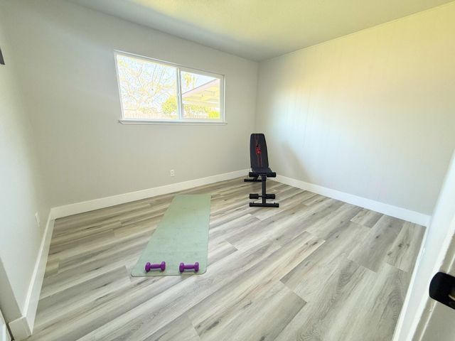 3326 W Fairview Avenue, Visalia, CA 93277