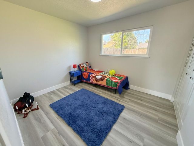 3326 W Fairview Avenue, Visalia, CA 93277