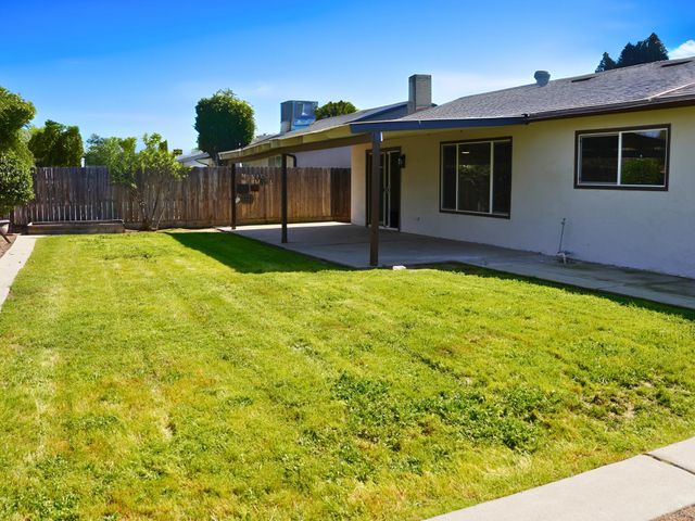 3326 W Fairview Avenue, Visalia, CA 93277