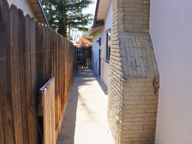 3326 W Fairview Avenue, Visalia, CA 93277