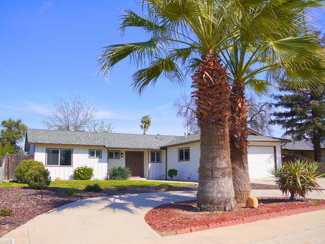 3326 W Fairview Avenue, Visalia, CA 93277