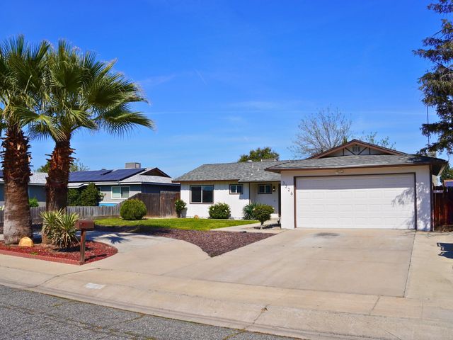 3326 W Fairview Avenue, Visalia, CA 93277