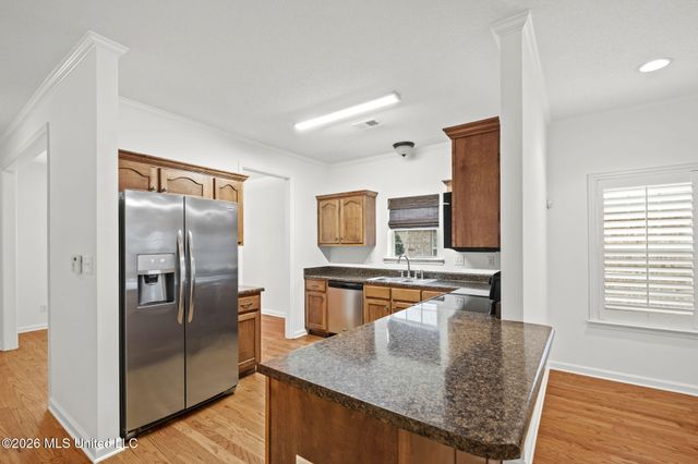 5900 S Foxdale Loop, Southaven, MS 38672