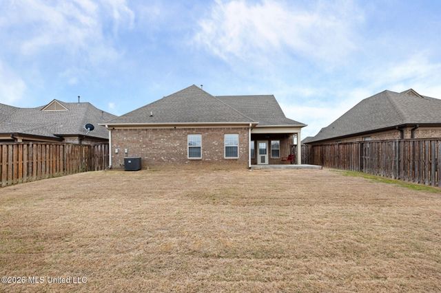 5900 S Foxdale Loop, Southaven, MS 38672