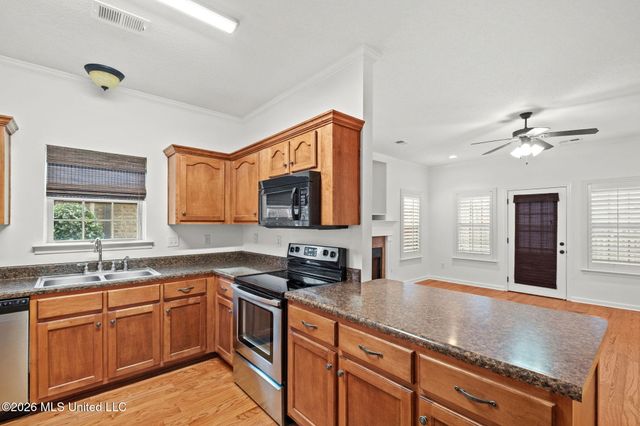 5900 S Foxdale Loop, Southaven, MS 38672