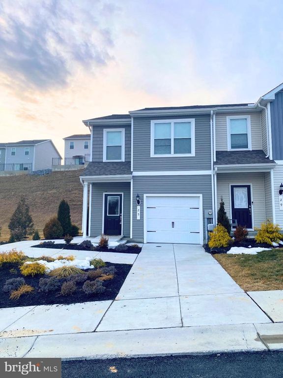 25 CRANSTON CT, Falling Waters, WV 25419