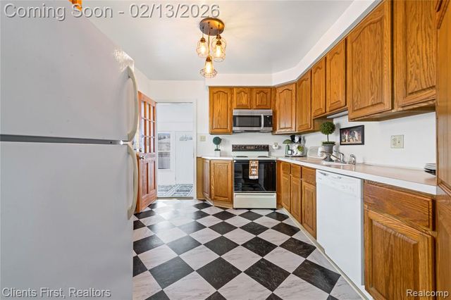 4196 Clippert Street, Dearborn Heights, MI 48125