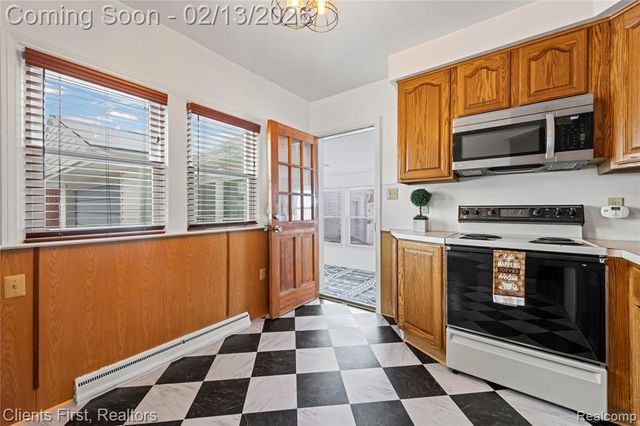 4196 Clippert Street, Dearborn Heights, MI 48125