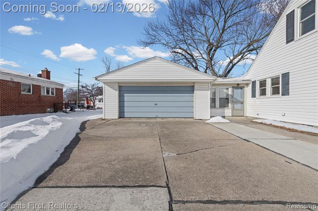 4196 Clippert Street, Dearborn Heights, MI 48125