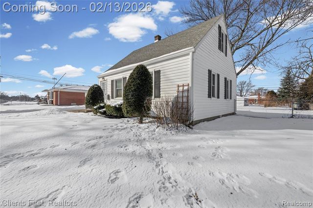 4196 Clippert Street, Dearborn Heights, MI 48125