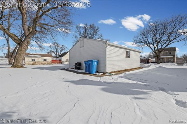 4196 Clippert Street, Dearborn Heights, MI 48125