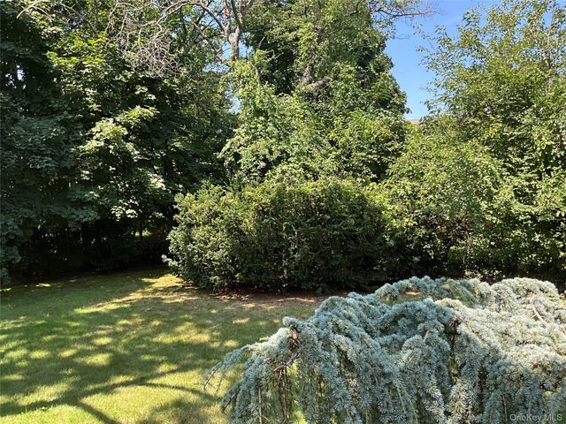 195 Central Park Road, Plainview, NY 11803