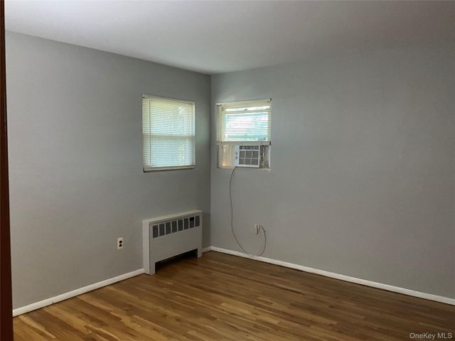 195 Central Park Road, Plainview, NY 11803