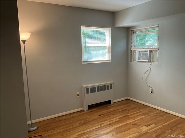 195 Central Park Road, Plainview, NY 11803
