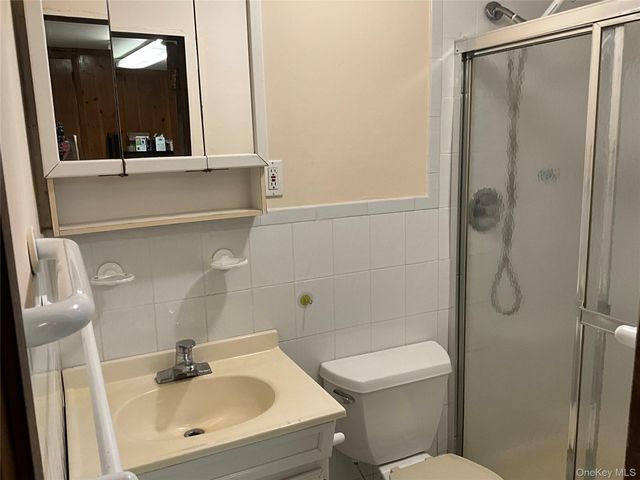 195 Central Park Road, Plainview, NY 11803