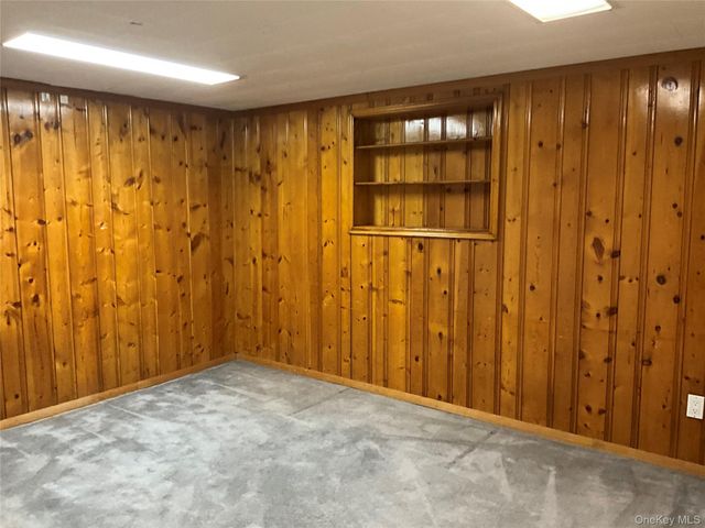 195 Central Park Road, Plainview, NY 11803