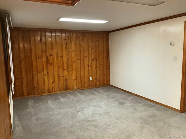 195 Central Park Road, Plainview, NY 11803