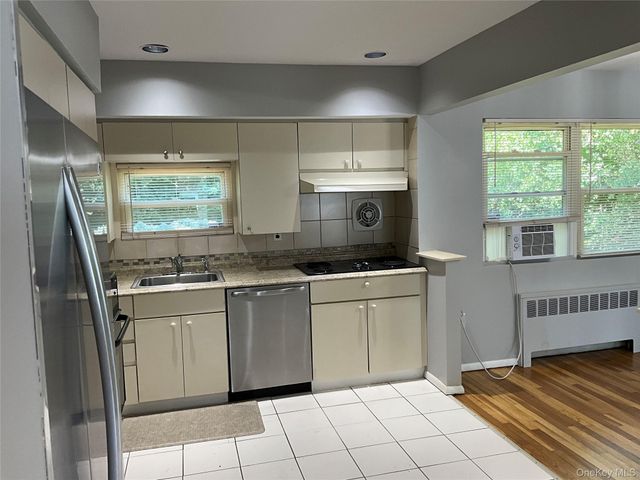 195 Central Park Road, Plainview, NY 11803