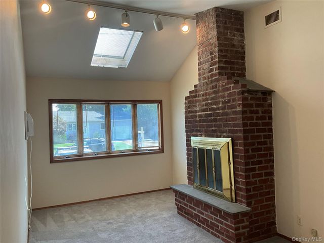 195 Central Park Road, Plainview, NY 11803