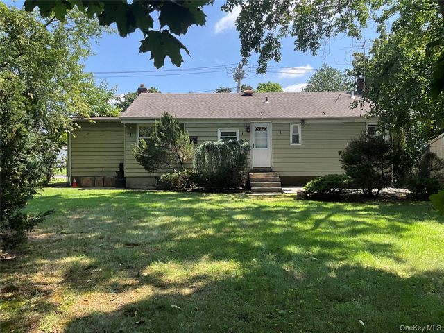 195 Central Park Road, Plainview, NY 11803