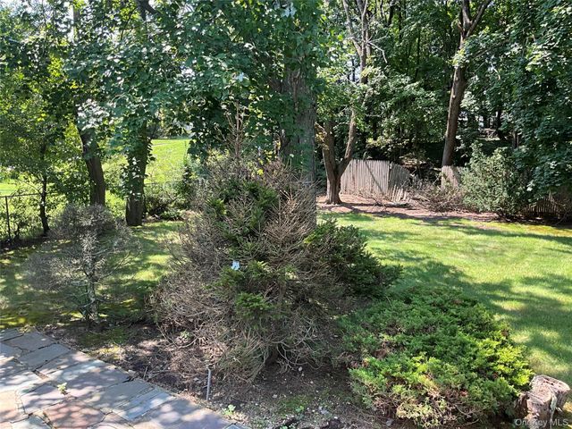 195 Central Park Road, Plainview, NY 11803