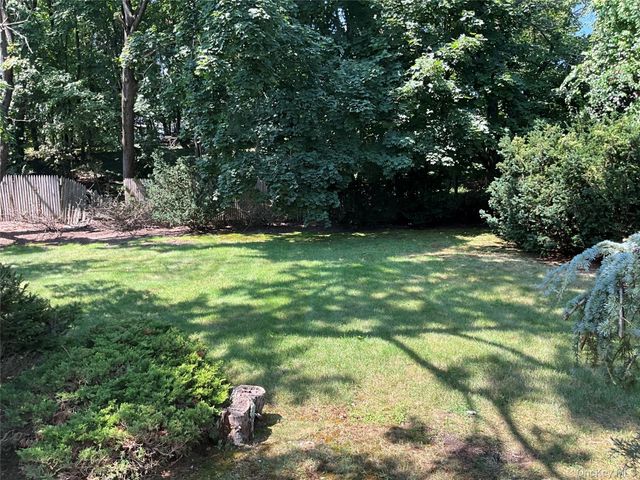 195 Central Park Road, Plainview, NY 11803