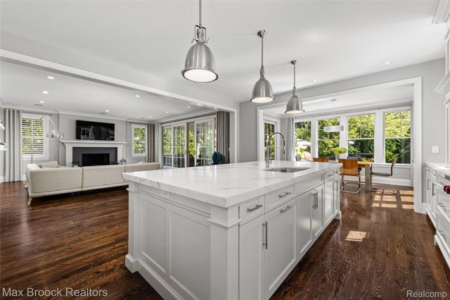 1450 Pilgrim Avenue, Birmingham, MI 48009