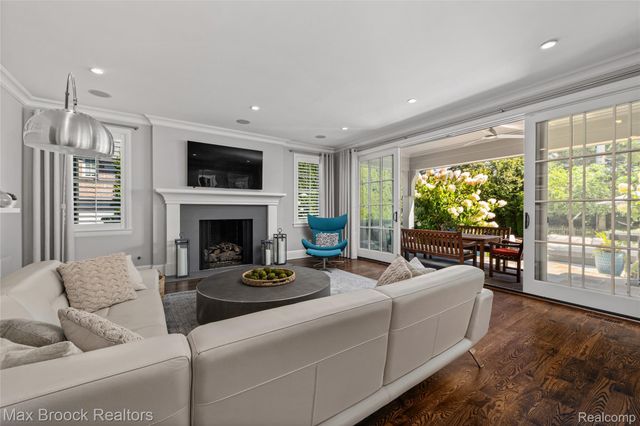 1450 Pilgrim Avenue, Birmingham, MI 48009